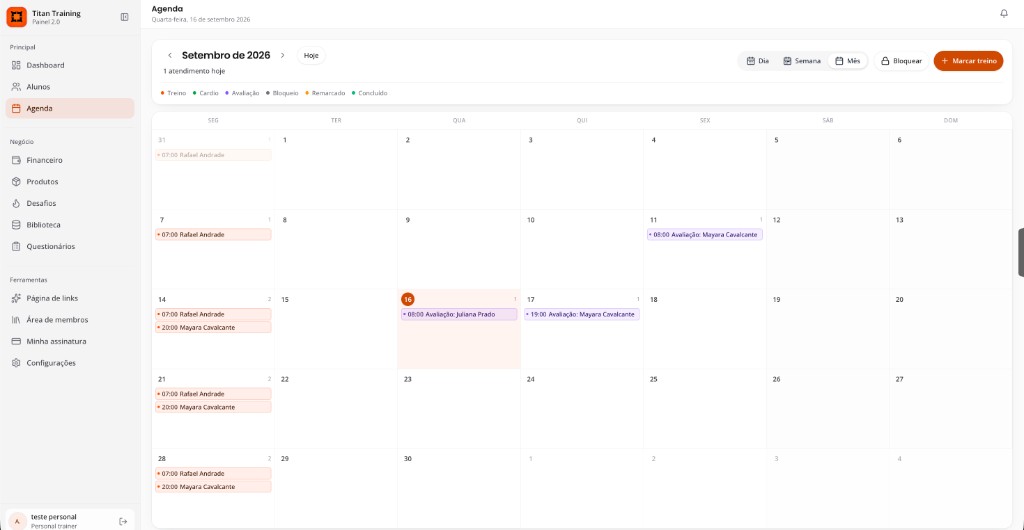 Agenda mensal do painel, com treinos e avaliações marcados.